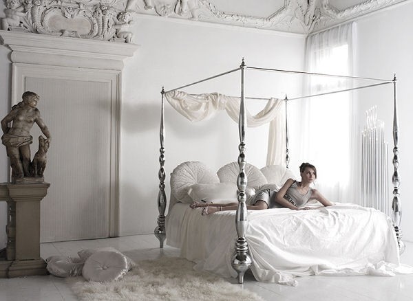 роскошная спальня с элементами готики